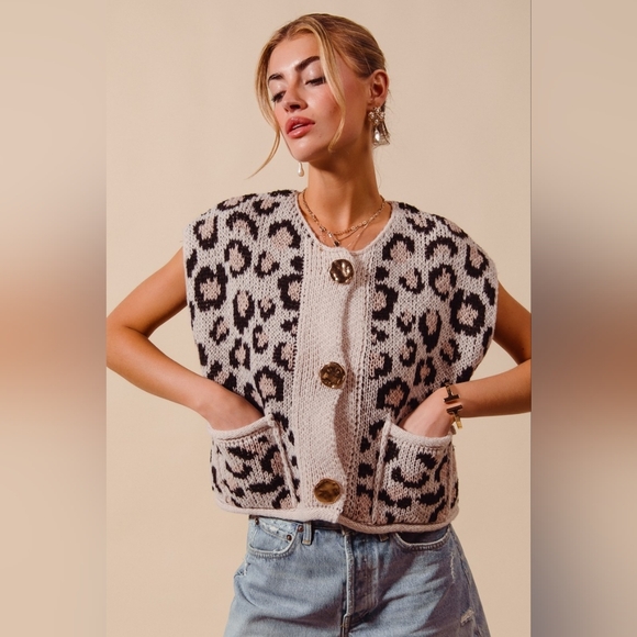 Big Metal Button Front Leopard Sweater Vest Top - Picture 2 of 9